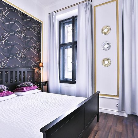 Two-Bedroom Haven In The Old Town Praga Esterno foto