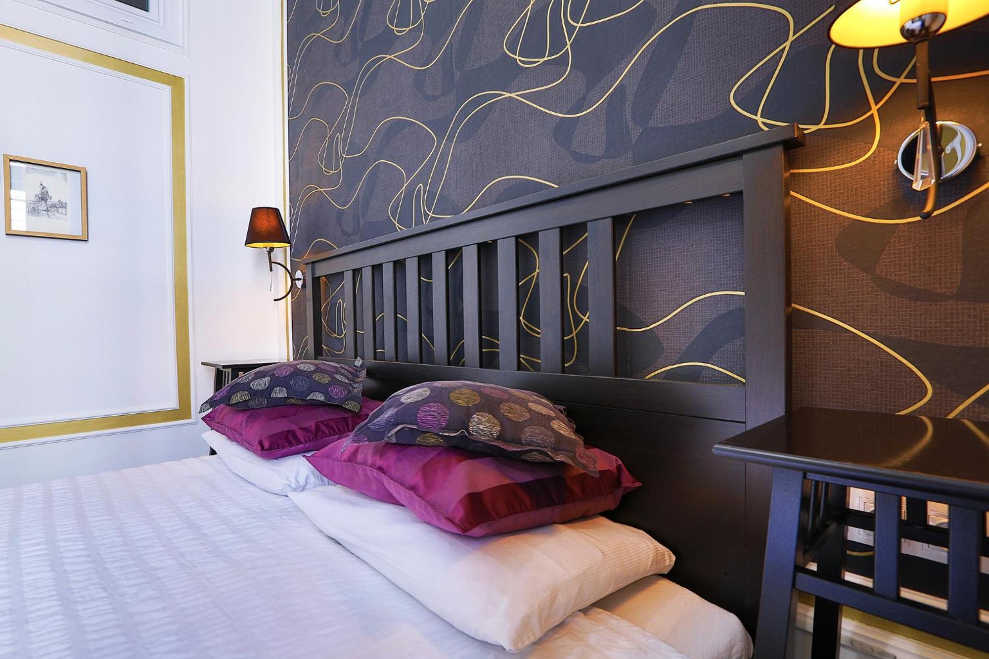 Two-Bedroom Haven In The Old Town Praga Esterno foto